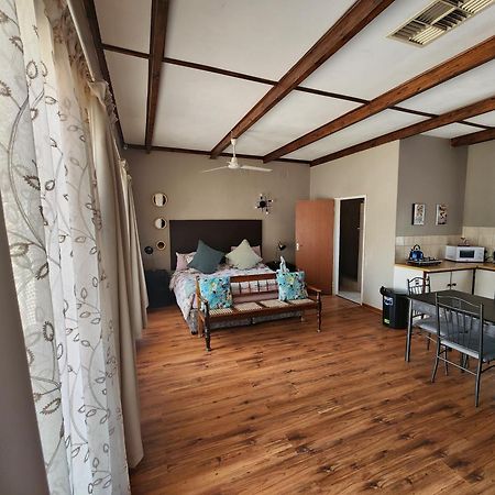 Midway Overnight Rooms Kimberley Extérieur photo