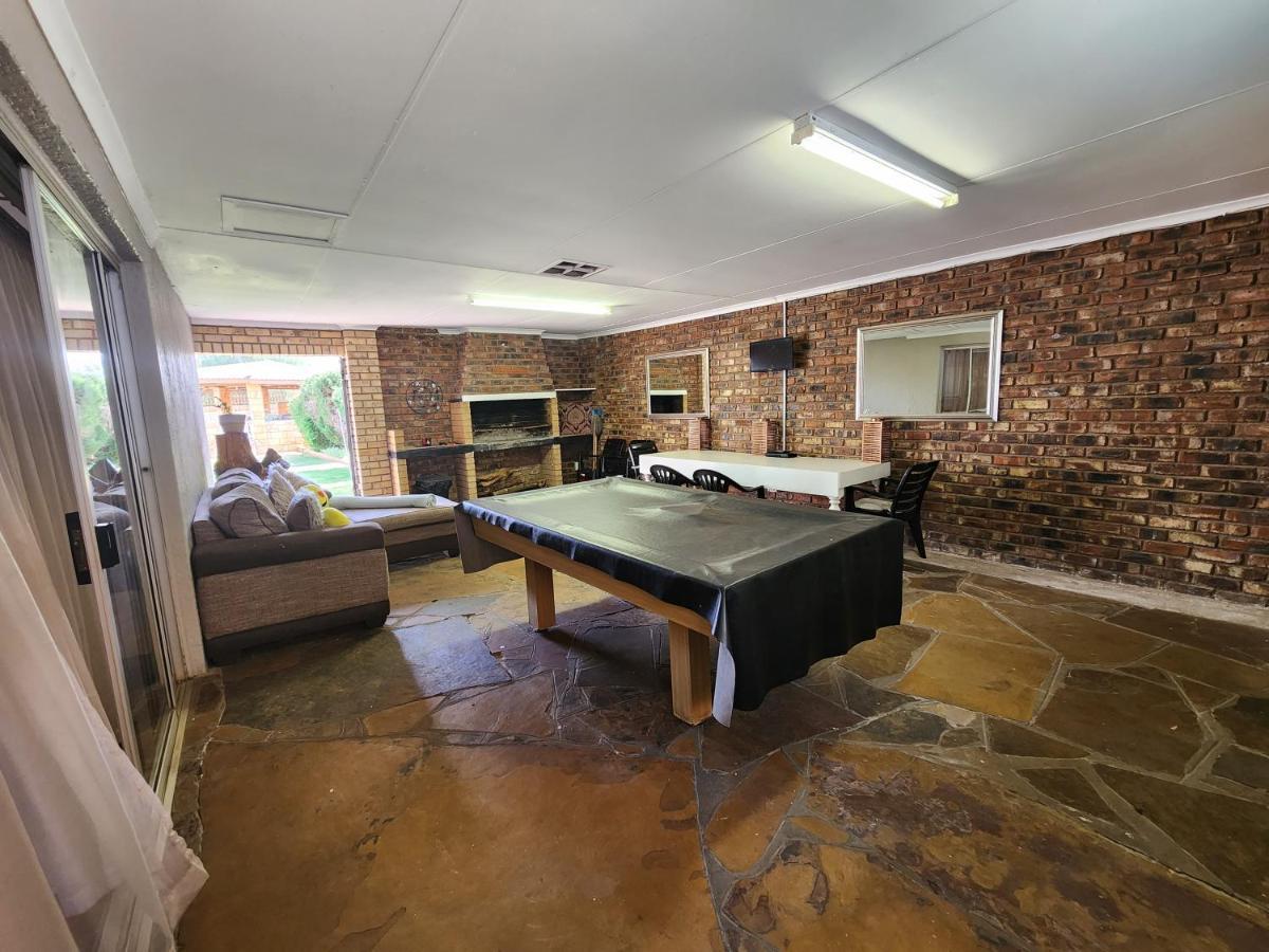 Midway Overnight Rooms Kimberley Extérieur photo
