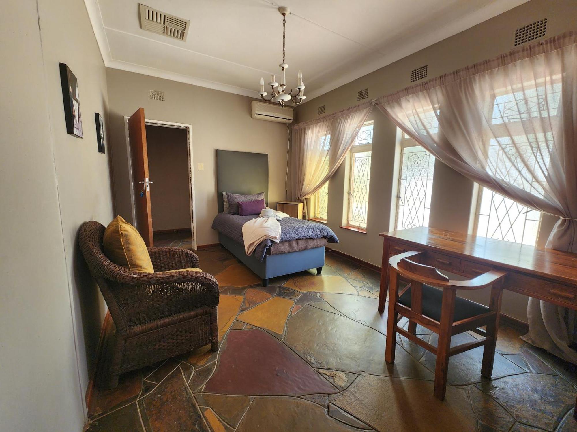 Midway Overnight Rooms Kimberley Chambre photo